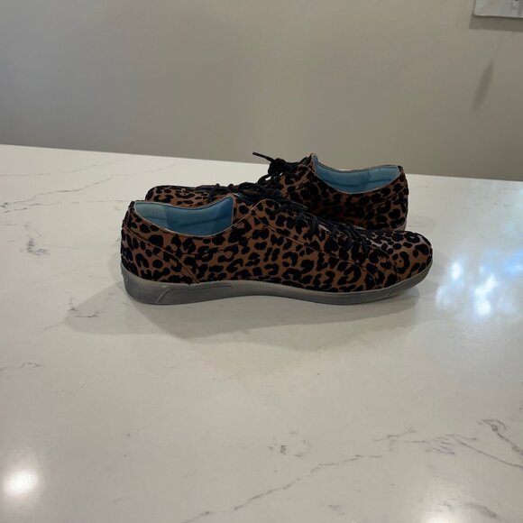 Cloud Footwear Women's Aika Fashion Sneaker Leopard print Size 41/10 US - Picture 9 of 10